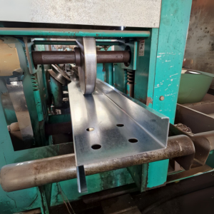 Κατασκευη τεγιδων (z-purlins)